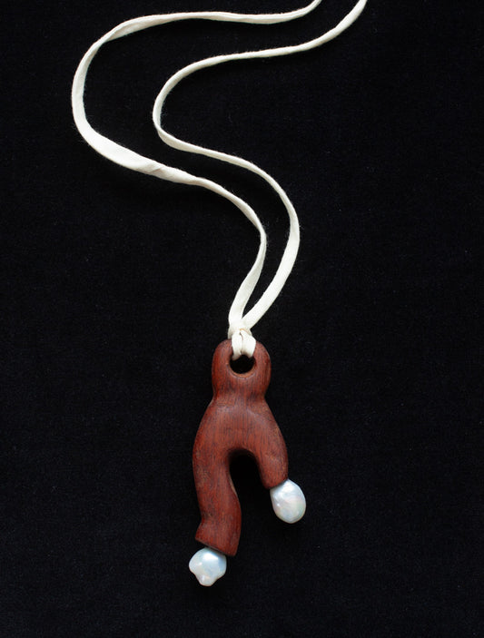 TEAK CORAL PEARL PENDANT