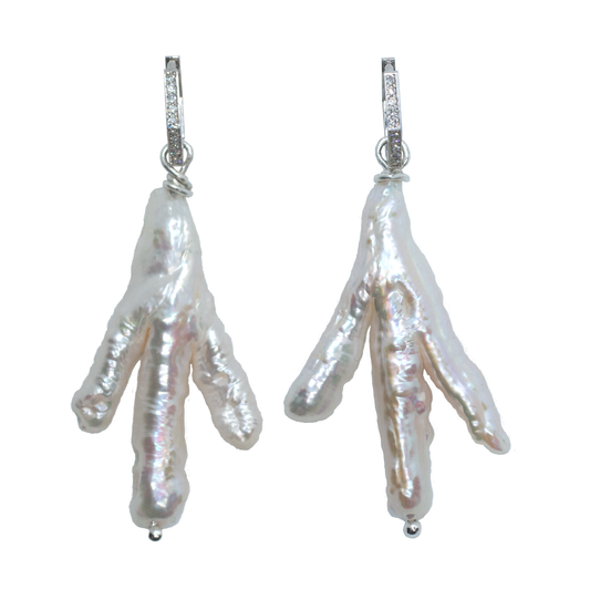 PEARL CLAW DIAMOND EARRING